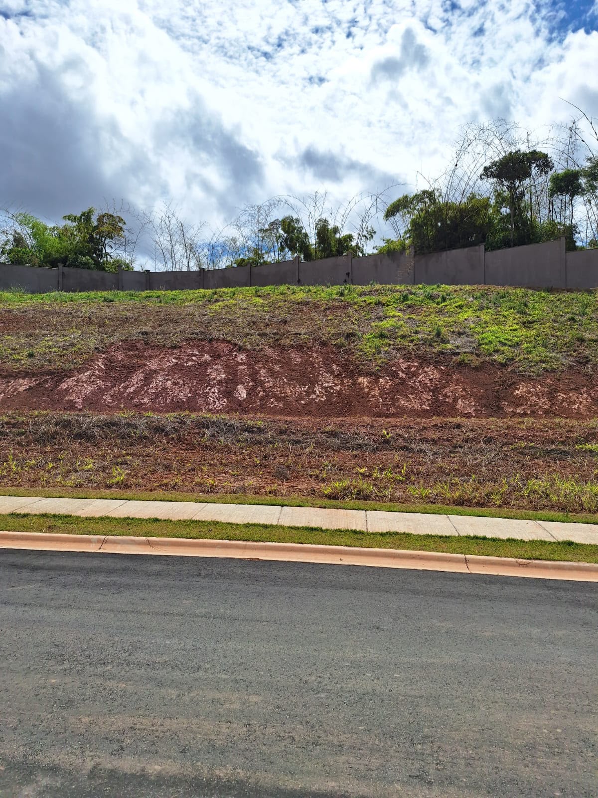 Lote à venda: Lote no Condomínio Tamboré Juiz de Fora — Quadra R, Lote 03 em Condomínio Tamboré, Juiz de Fora, MG